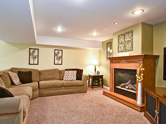 5th image of 8851 W 92nd Pl