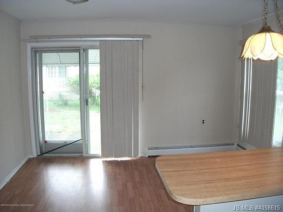 4th image of 495 Saint Thomas Dr