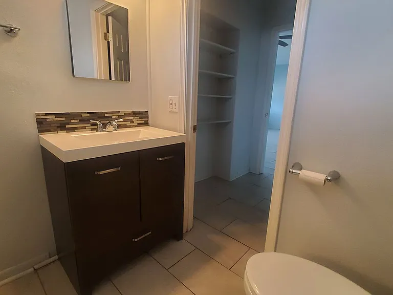 1034 S Spring St — Photo 5