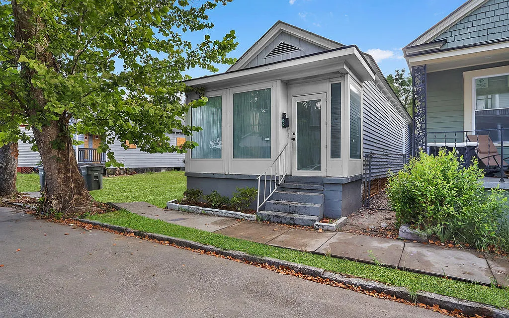 3 bed, 708 sqft, $1,495 — Photo 1