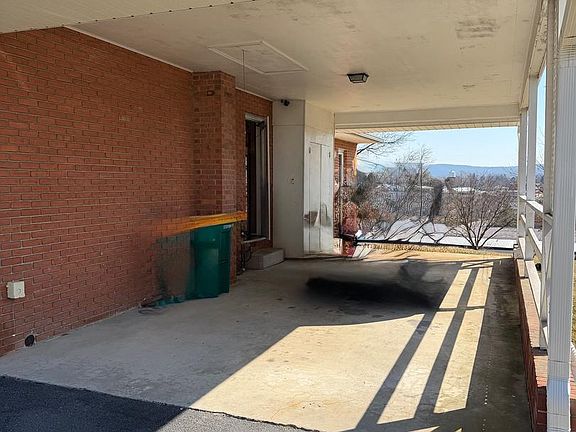 5th image of 413 Ridge Ave