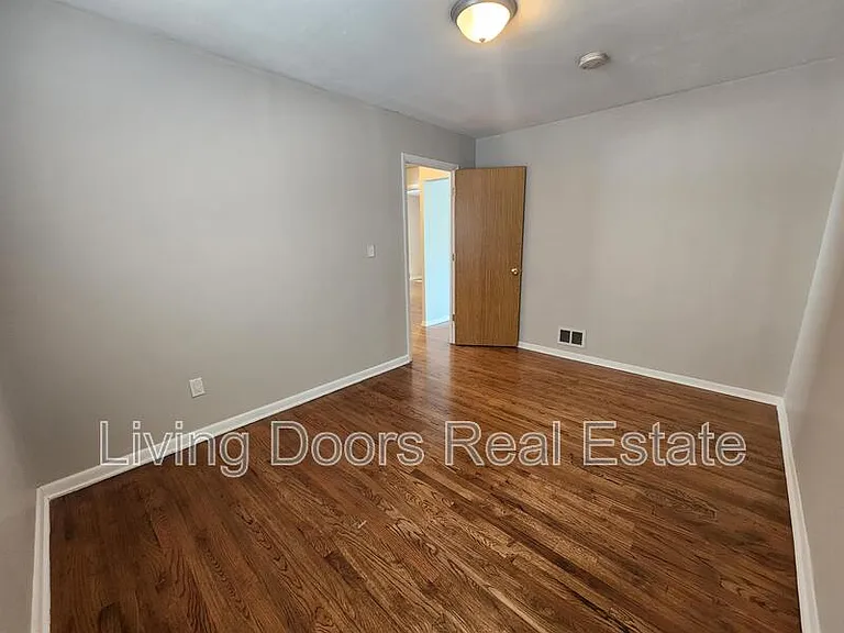 3701 Lewis Ave — Photo 15