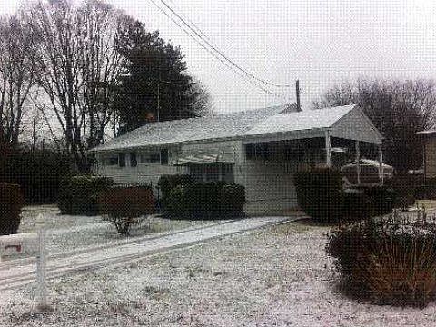 4th image of 157 Scott Ave