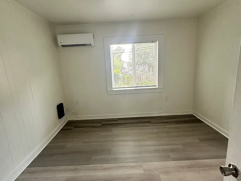 9558 8th Bay St — Photo 3
