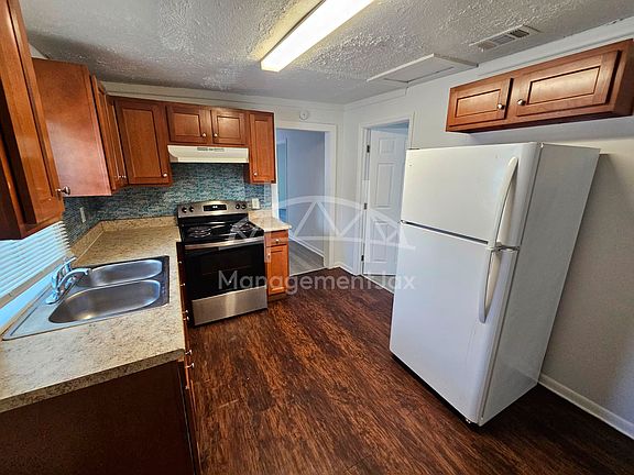 3rd image of 2210 Pullman Ave
