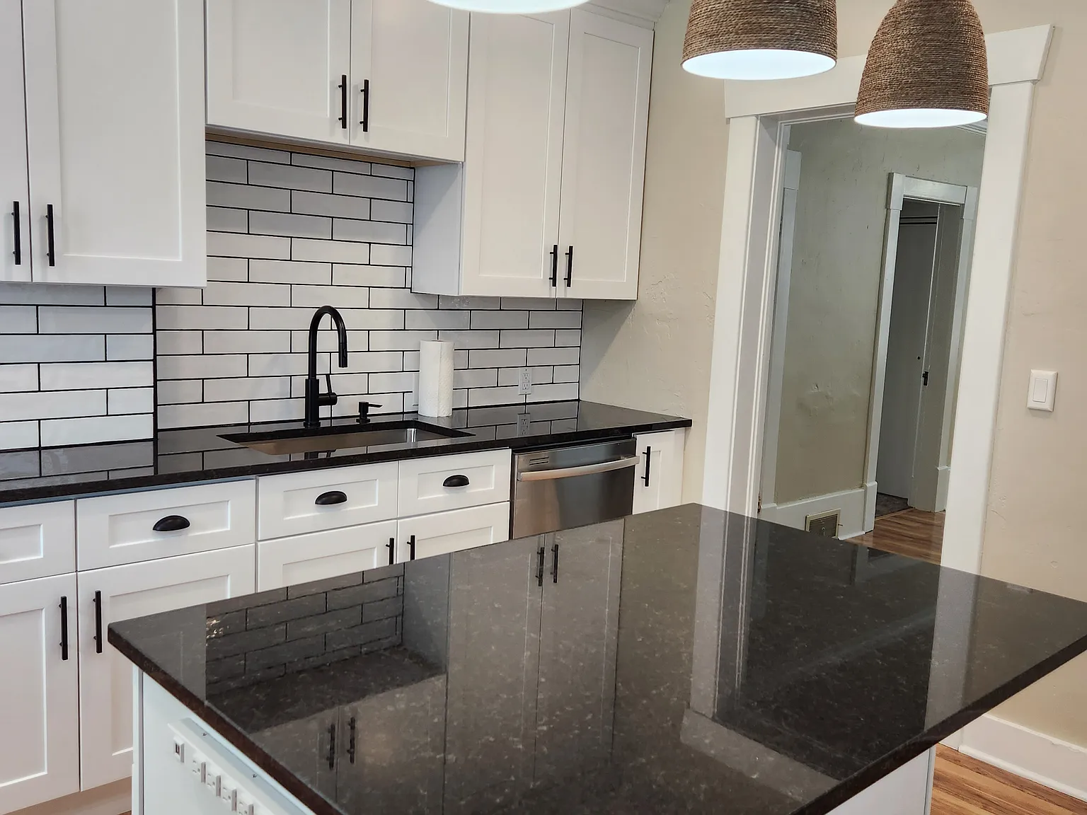 5 bed, 2100 sqft, $2,150 — Photo 2