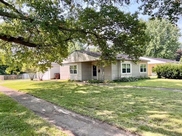 501 W 1st St, Mount Morris, IL 61054