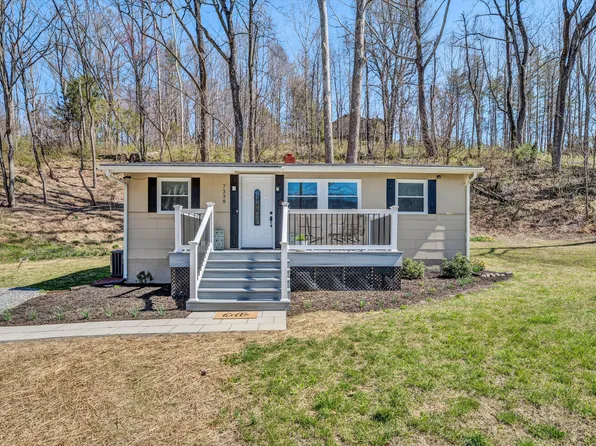 7338 Apple Grove Ln, Roanoke, VA 24018