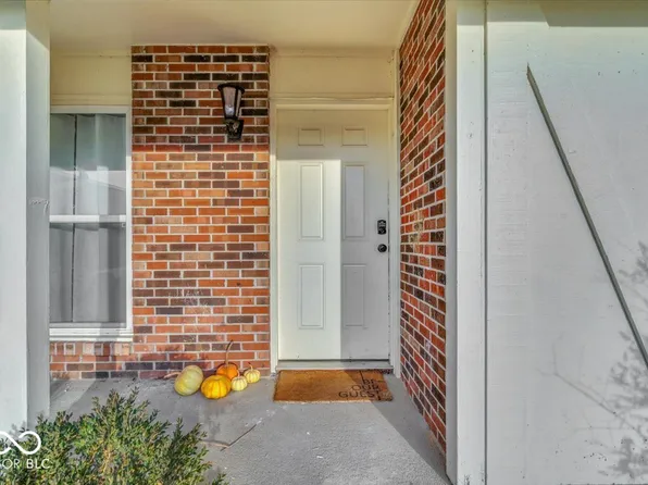 637 Holiday Dr, Fortville, IN 46040