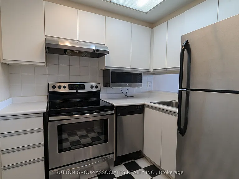 7 Bishop Ave #1808 — Photo 10