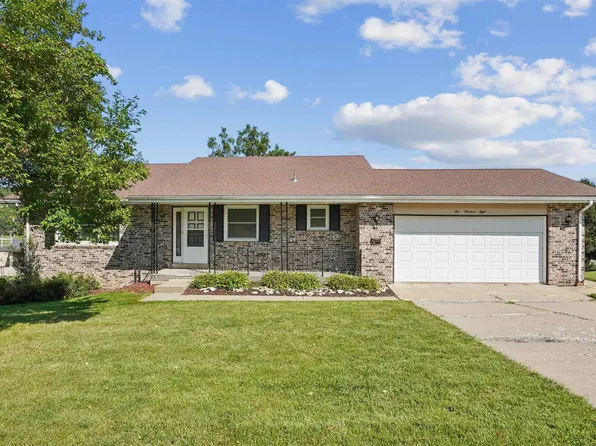 608 Moen St, Decorah, IA 52101
