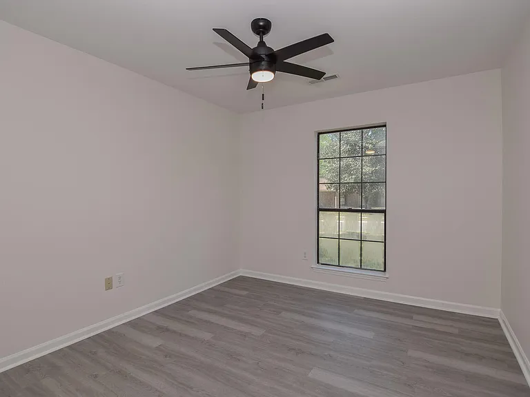 206 Tram Blvd — Photo 10