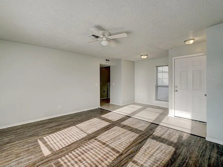 824 SE 14th St — Photo 15