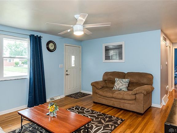 4th image of 929 Desales St