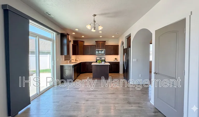 5814 Sidon Ln — Photo 2