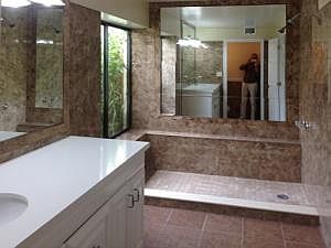 5th image of 639 Executive Center Dr APT 0106