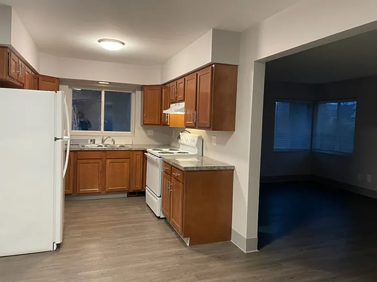 Apartment off 28th and Clyde Park Available — Photo 97