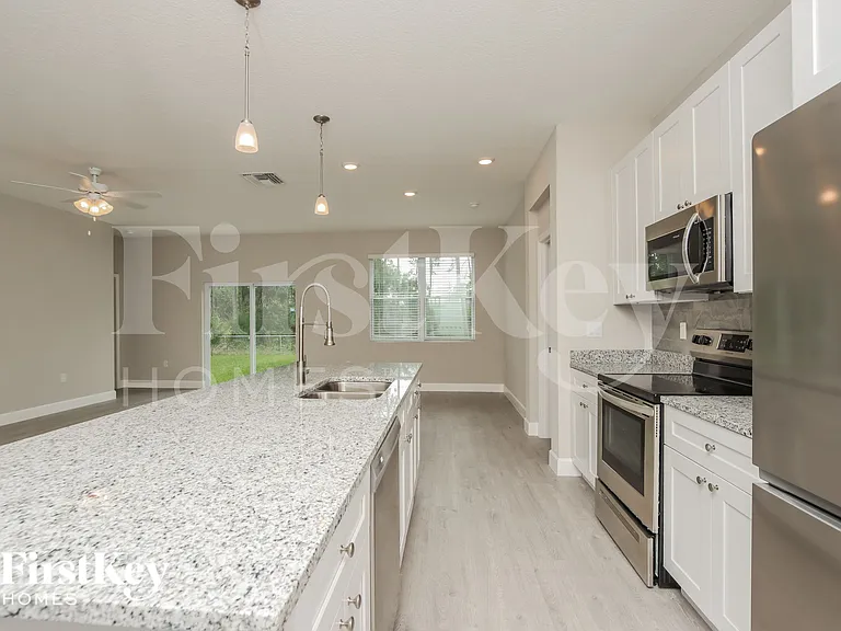 542 Reading St SE — Photo 5