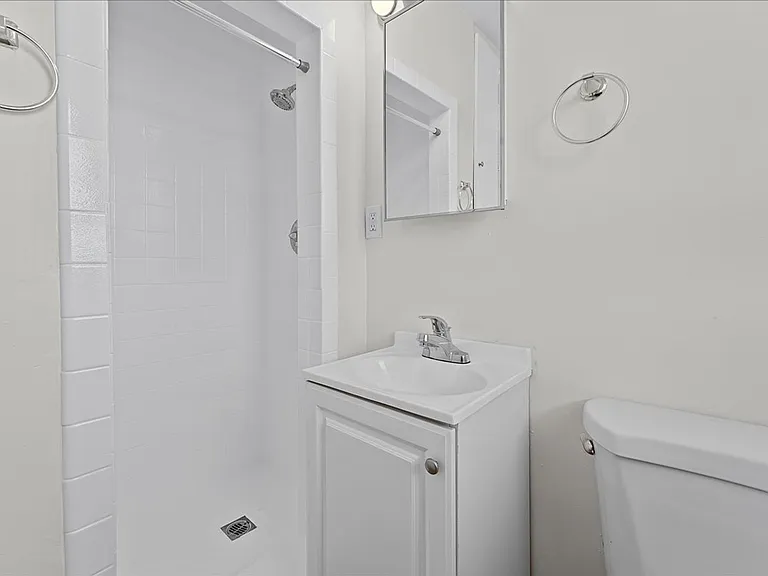1922 Locust Ave #8 — Photo 10