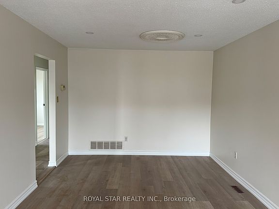4th image of 162 Beech St