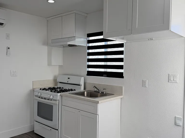 18242 Saticoy St #1 — Photo 3