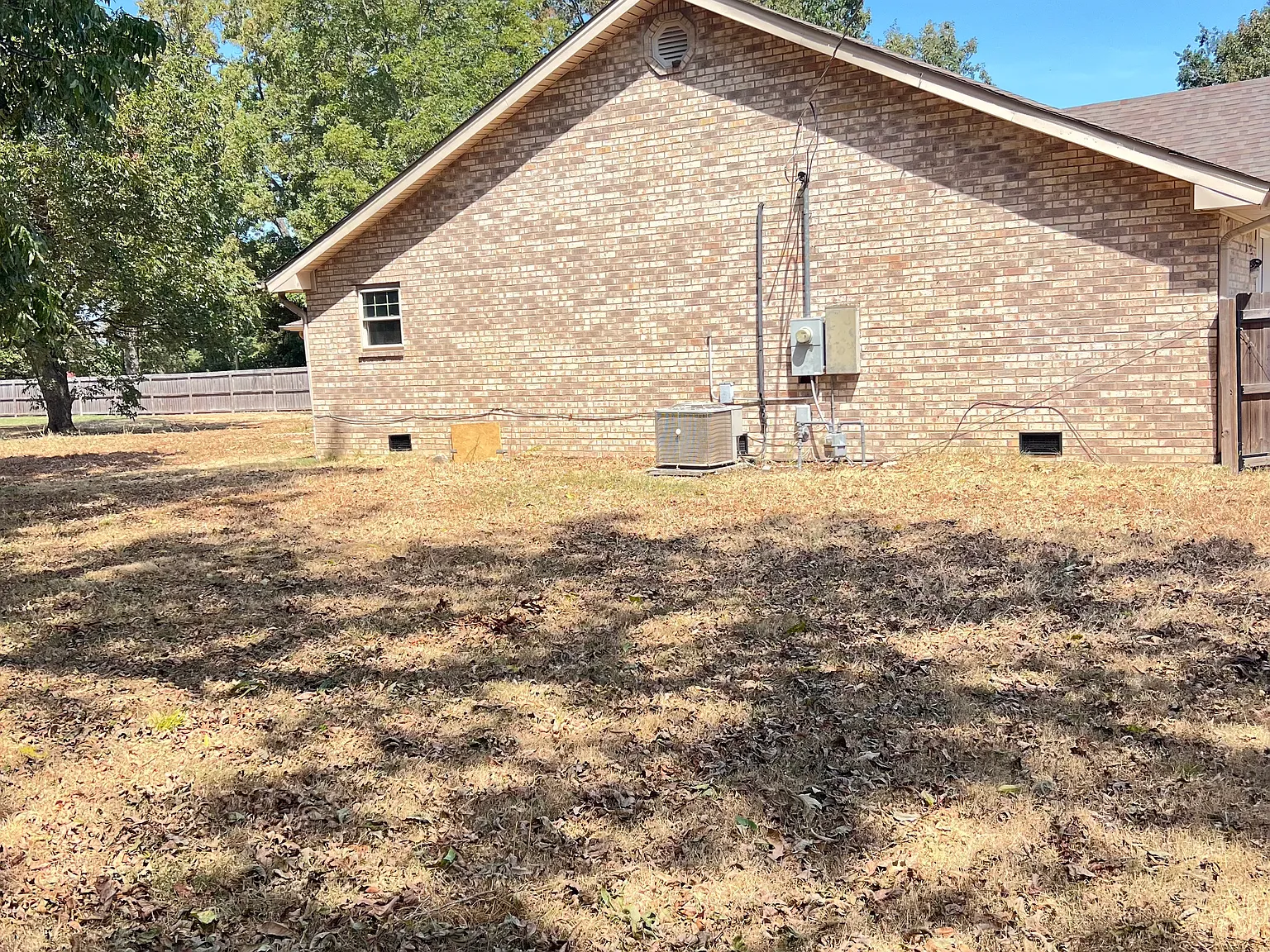 3 bed, 2312 sqft, $2,100 — Photo 3