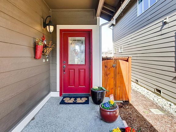4th image of 4805 145th Pl NE