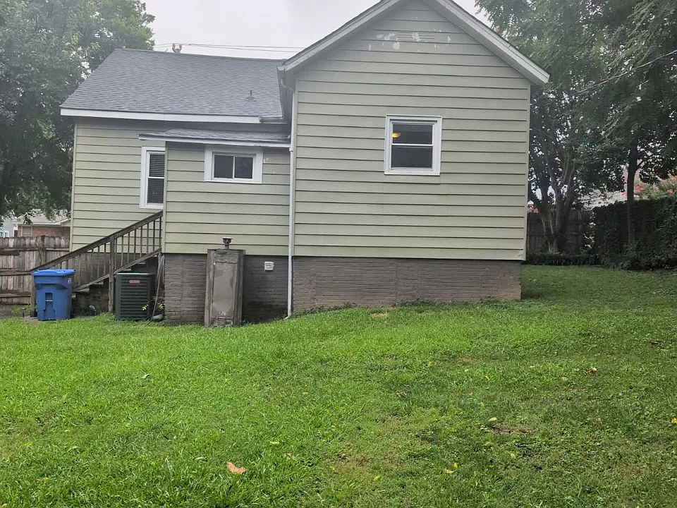 9 Traction St