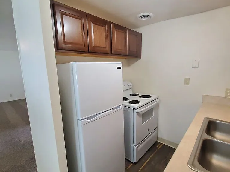 7865 Valley Rd NE — Photo 5