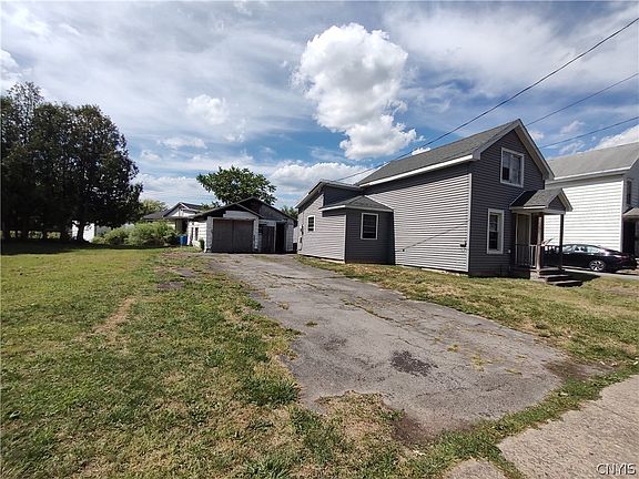 2nd image of 425 E Walnut St