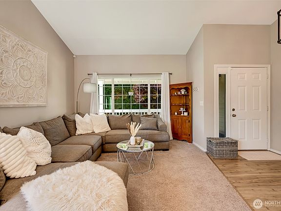 5th image of 323 95th Drive SE