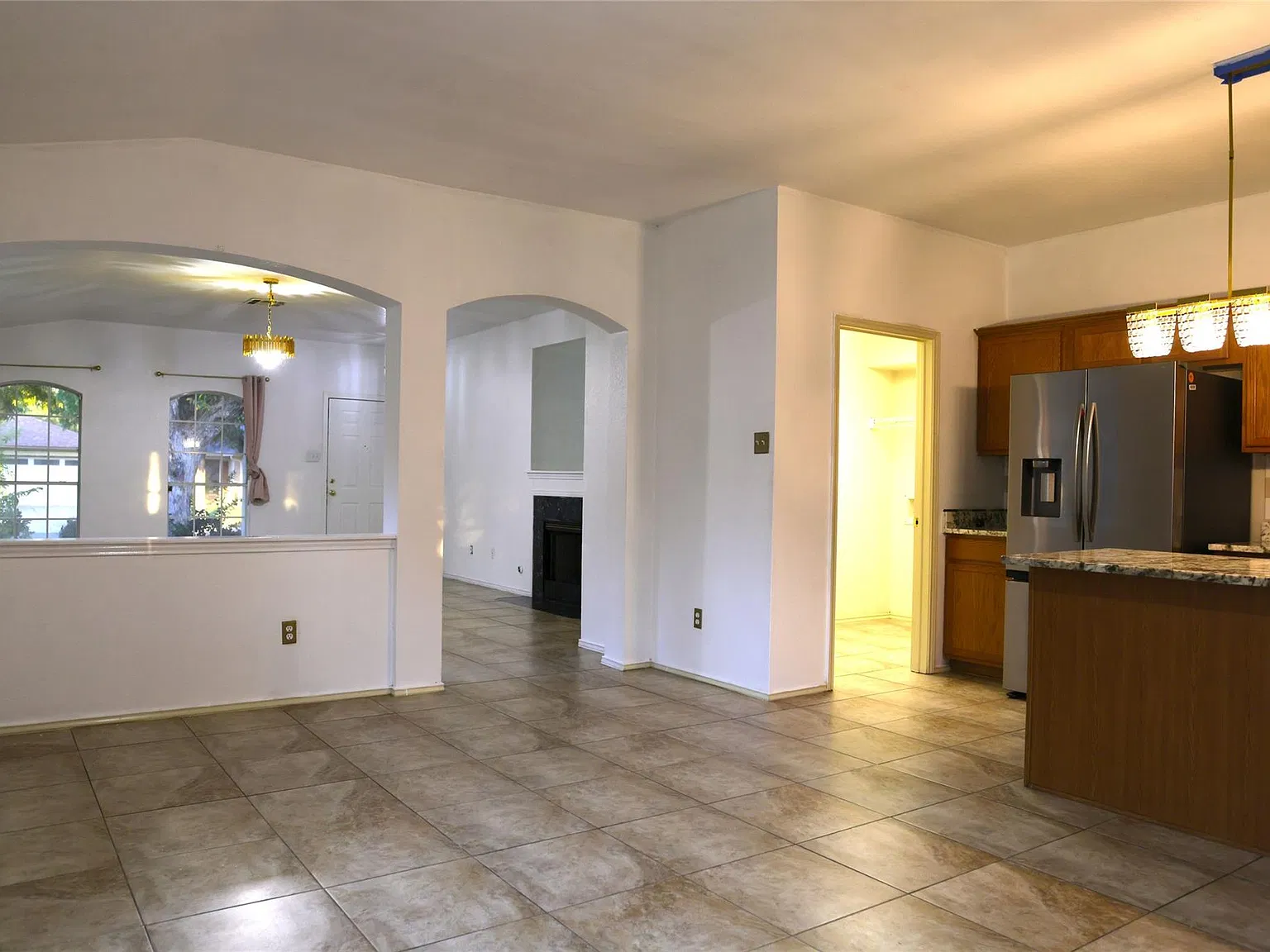 4 bed, 2.0 bath, 1928 sqft, $2,100 — Photo 4