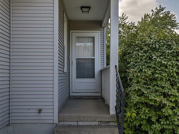 3rd image of 1819 8th Ave