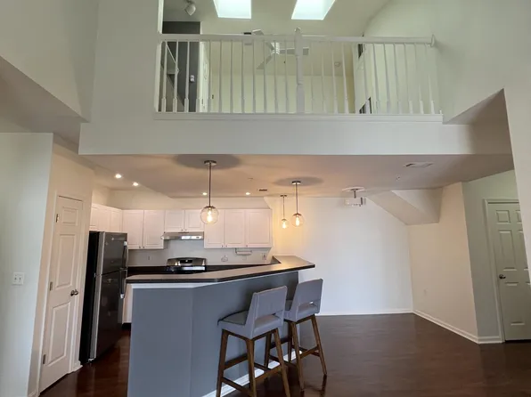 11355 Aristotle Dr APT 408, Fairfax, VA 22030