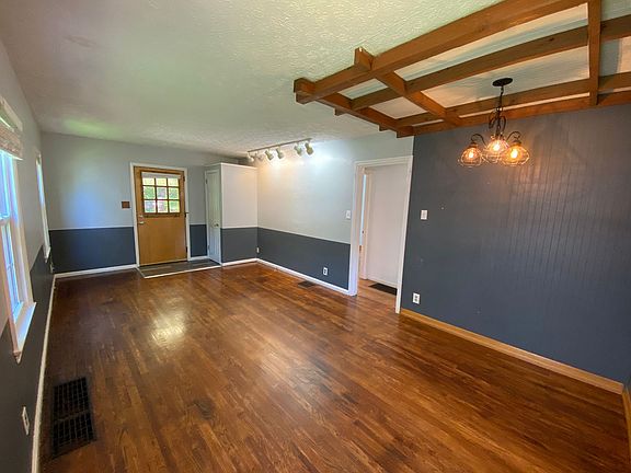 4th image of 452 E Royal Forest Blvd