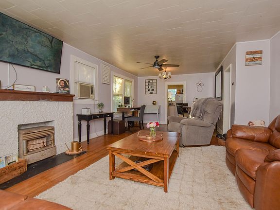4th image of 1826 W Avenue K