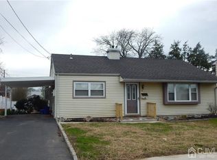 17 Winthrop Rd, Edison, NJ 08817