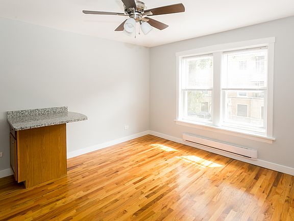 5th image of 7450 N Greenview Ave APT 32