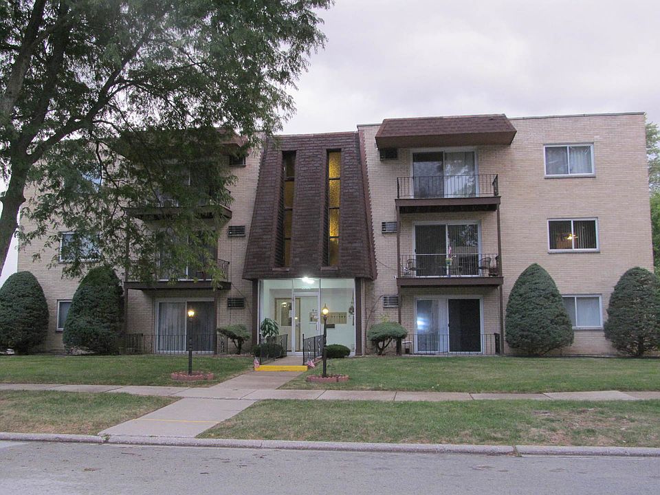1st image of 5706 W 129th St #9C