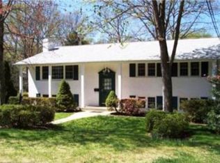 4304 Hillyer St, Fairfax, VA 22032