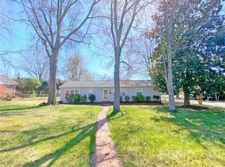 221 11th Ave NW, Hickory, NC 28601