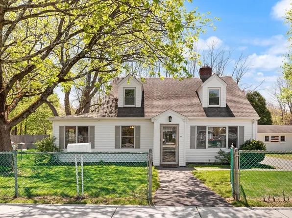 26 Alandale Pkwy, Norwood, MA 02062
