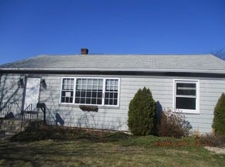 102 Belleview Ave, Tiverton, RI 02878