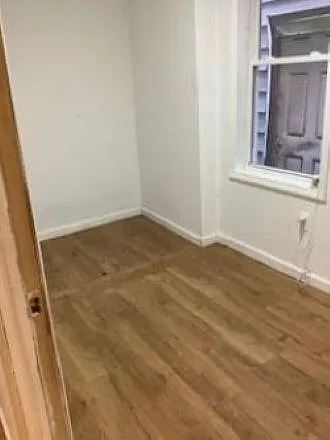 2 bed, 1100 sqft, $1,900 — Photo 2