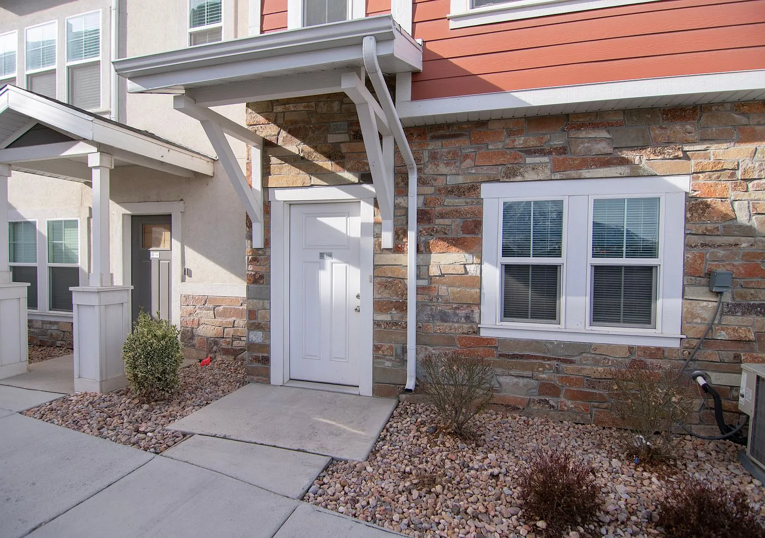 Gorgeous Modern Townhome, Now Leasing! — Photo 3