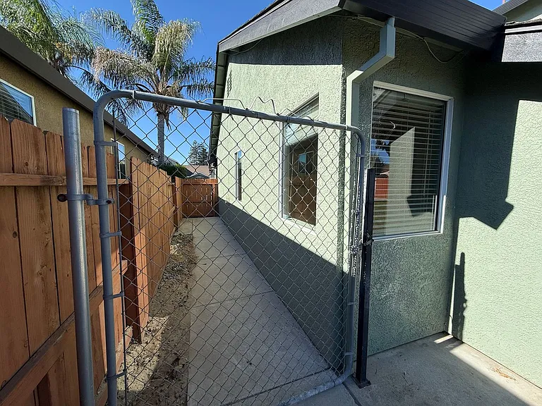 16664 Sheffield St — Photo 34