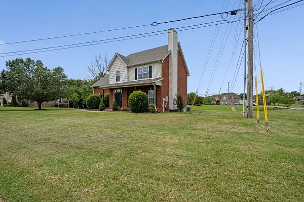 3 bed, 2.5 bath, 2328 sqft, $2,600 — Photo 4