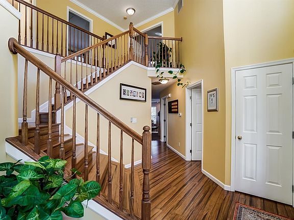 3rd image of 800 Cherry Hill Ln