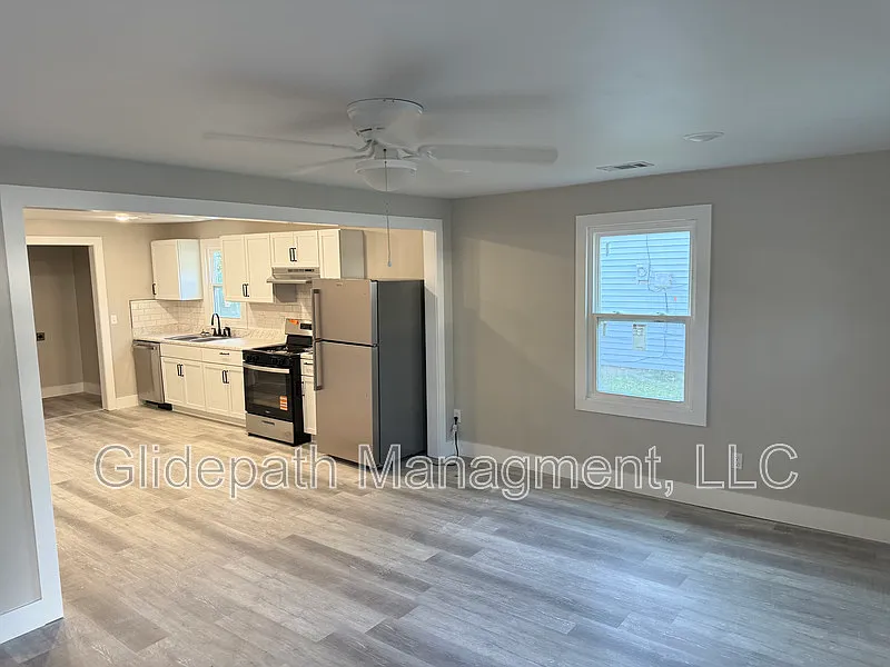 3 bed, 2.0 bath, 1256 sqft, $1,395 — Photo 3