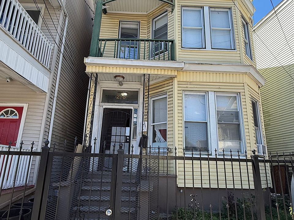 1st image of 216 Park Ave Floor 3